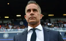 Lyon sa thải HLV Sylvinho sau khởi đầu thất vọng