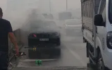 Xế hộp Mercedes bốc cháy dữ dội trên vành đai 3