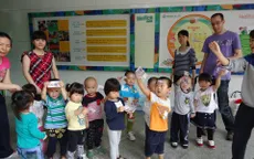 Trung Quốc: Hàng chục trẻ nhỏ bị xịt hóa chất