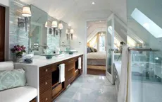 Mẫu nhà mái tam giác 2 tầng đẹp long lanh với chi phí thấp