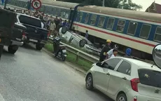 Băng qua đường sắt, nữ tài xế bị tàu tông tử vong