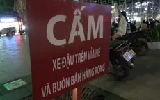 Xe hàng rong “ngang nhiên” hoạt động tại phố đi bộ TP.HCM