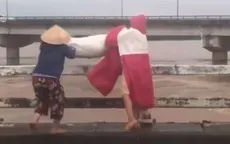 Quảng Ngãi: Người dân ồ ạt đổ rác xuống sông Vệ