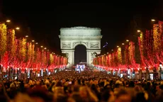 Đại lộ Champs-Élysées thắp sáng chào đón Giáng sinh