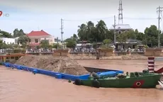 Cọc dừa, đăng đáy cá chực chờ "nuốt chửng" tàu ghe trên sông nước miền Tây
