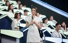 Sam "cưa sừng làm nghé" khi vào vai học sinh để thí sinh dạy hát