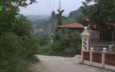Trưởng thôn người Dao vận động người dân hiến đất