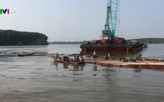 Tiếp tục tìm kiếm 2 thợ lặn mất tích lúc trục vớt tàu chìm