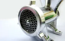 Cảnh báo tai nạn khi sử dụng máy xay thịt, cá