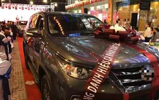 Thưởng Tết bằng hiện vật không có nghĩa là người lao động phải nhận... gạch, dép