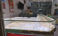 Tiệm vàng ở Quảng Ngãi bị cướp táo tợn lúc chủ tiệm mải xem bóng đá