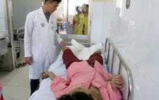 Hút thuốc khi chiết xăng, 4 người trong gia đình bị bỏng nặng