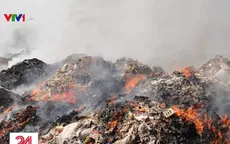 Cháy núi rác thải công nghiệp tại Bình Dương, người dân “kêu cứu”