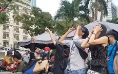 TP.HCM: Người dân thích thú quan sát nhật thực lần cuối cùng trong thập kỷ