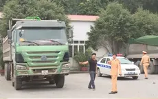 Xử lý vi phạm cơi nới thành thùng xe quá tải ở Ninh Bình