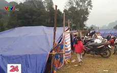 Người dân Cao Bằng dựng lều ngoài đồng vì lo sợ động đất