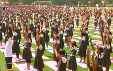 85.000 học sinh tập yoga tập thể