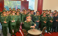 Đoàn công tác của Bộ Quốc phòng hành quân về nguồn