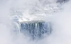 Thác Niagara, Canada hóa băng thu hút du khách