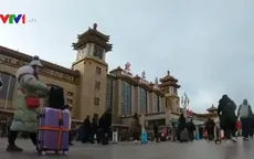 Hàng nghìn người Trung Quốc ùn ùn đổ về quê ăn Tết