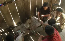Nơi đàn ông uống rượu thay cơm, say sưa tối ngày