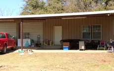 Mỹ: Phát hiện 4 trẻ em bị nhốt trong nhà kho và chuồng chó