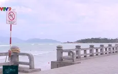 Tuân thủ biển báo cấm bơi lội, đảm bảo an toàn khi tắm biển