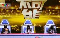 Trung Quốc: Nhân viên thu ngân bịt mắt thi... đếm tiền