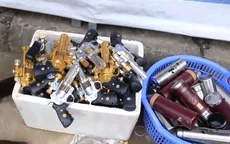 Khó xử lý tình trạng bày bán đồ chơi bạo lực tại Chùa Hương