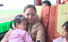 Công nhân vui mừng, phấn khởi về quê đón Tết cùng gia đình
