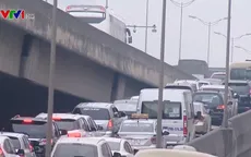 Cửa ngõ Hà Nội tắc nghẽn cục bộ ngày đầu nghỉ Tết Nguyên đán