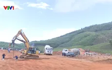 Đình chỉ công tác Phó Giám đốc công ty điện mặt trời đánh dân