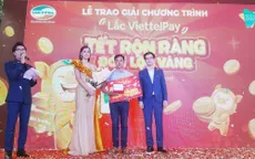 Khách hàng may mắn trúng thưởng 1kg vàng của ViettelPay