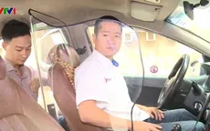 Cục Đăng kiểm phản hồi việc lái xe taxi tự lắp vách ngăn