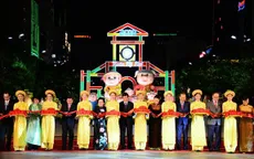 Khai mạc đường hoa Nguyễn Huệ