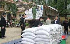 Hoàn thành cấp phát gạo cho dân nghèo