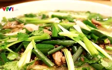 Khách xếp hàng dài chờ ăn phở Thìn Lò Đúc bán ở Nhật