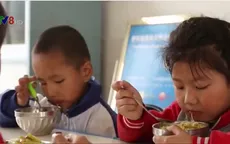 Trung Quốc: Từ ngày 1/4 Ban giám hiệu sẽ ăn cùng học sinh