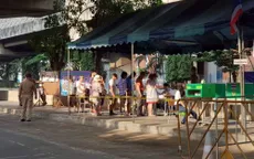 Ảnh: Người dân Thái Lan xếp hàng đi bỏ phiếu bầu Tổng tuyển cử 2019