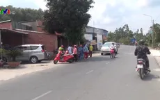 Mắc nợ khi chủ cơ sở kinh doanh hạt nhựa bỏ trốn