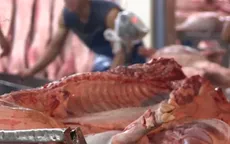 Rau xanh tăng giá, thịt lợn khó tiêu thụ