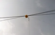 Thả diều vướng vào đường dây điện gây mất điện trên diện rộng