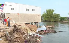 Nguy cơ sạt lở do xây nhà ven sông