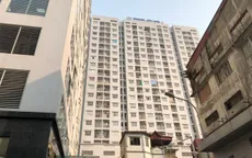 Hà Nội: Bé trai 4 tuổi rơi từ tầng 11 chung cư xuống mái che tầng 1