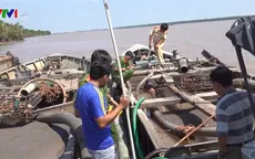 Bến Tre: Phát hiện 2 tàu khai thác cát trái phép trên sông Tiền