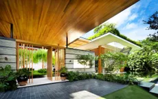 Ngôi nhà xanh mướt với vườn trên mái