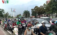 Lượng người ra vào các cửa ngõ TP.HCM đông dần