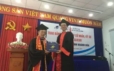 Cụ ông nhận bằng cử nhân loại Giỏi ở tuổi 70