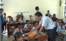 Thầy cô vùng cao góp thịt, trứng, mì tôm nuôi trò nghèo