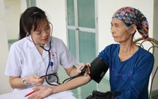 Đo huyết áp miễn phí cho người dân tại Quảng Ninh